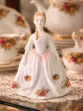 Royal Doulton Old Country Roses Figurine HN3482